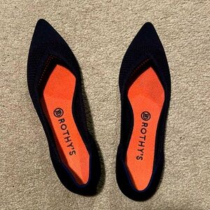 Perfect condition dark navy Rothy’s size 10. Worn 2 times. Pointed toe flat.